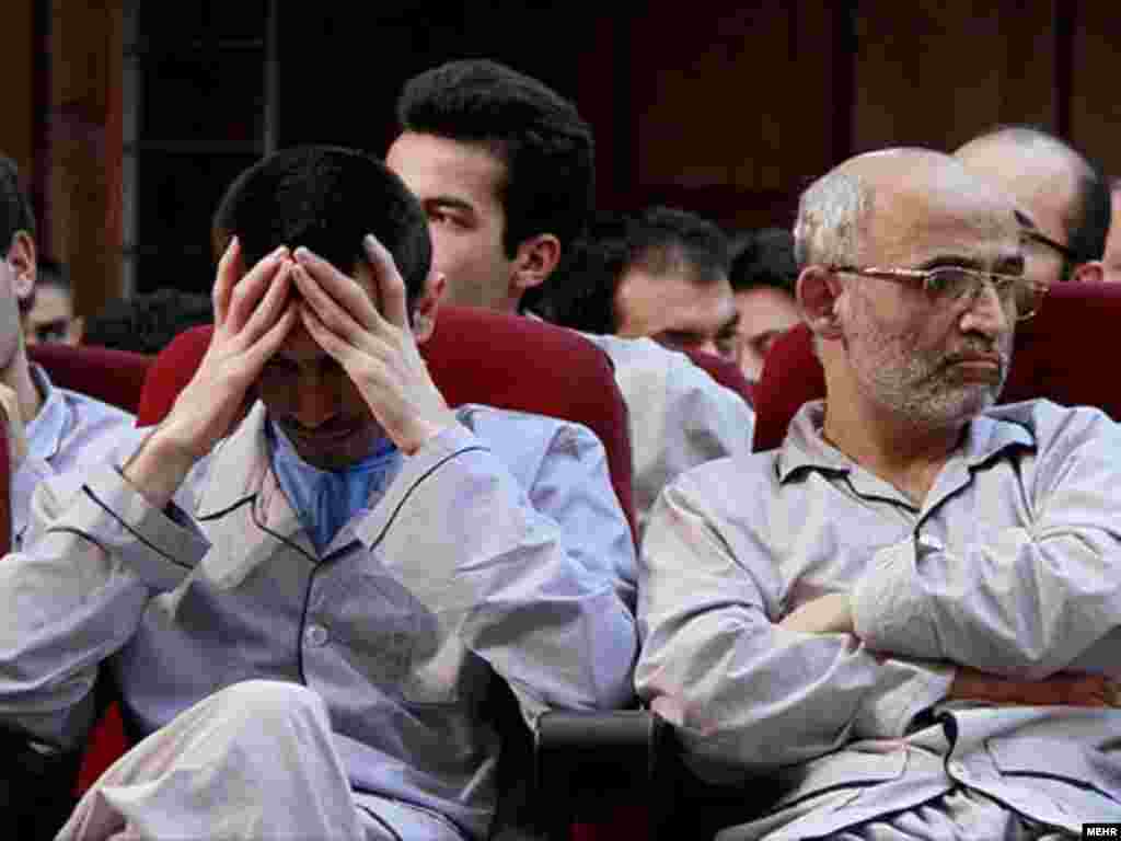 محسن میردامادی (راست) در دادگاه روز شنبه دهم مرداد