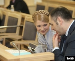 Прем'єр-міністр України Юлія Тимошенко і її представник у суді Андрій Портнов. Лютий 2010 року