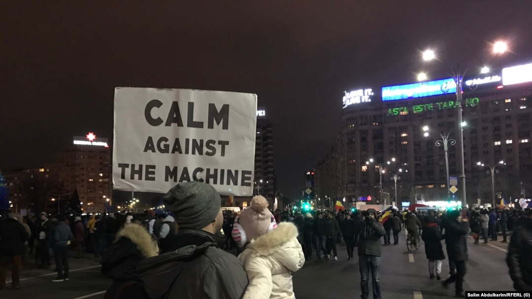Protest de solidarizare cu magistrații în Piața Victoriei, în favoarea statului drept