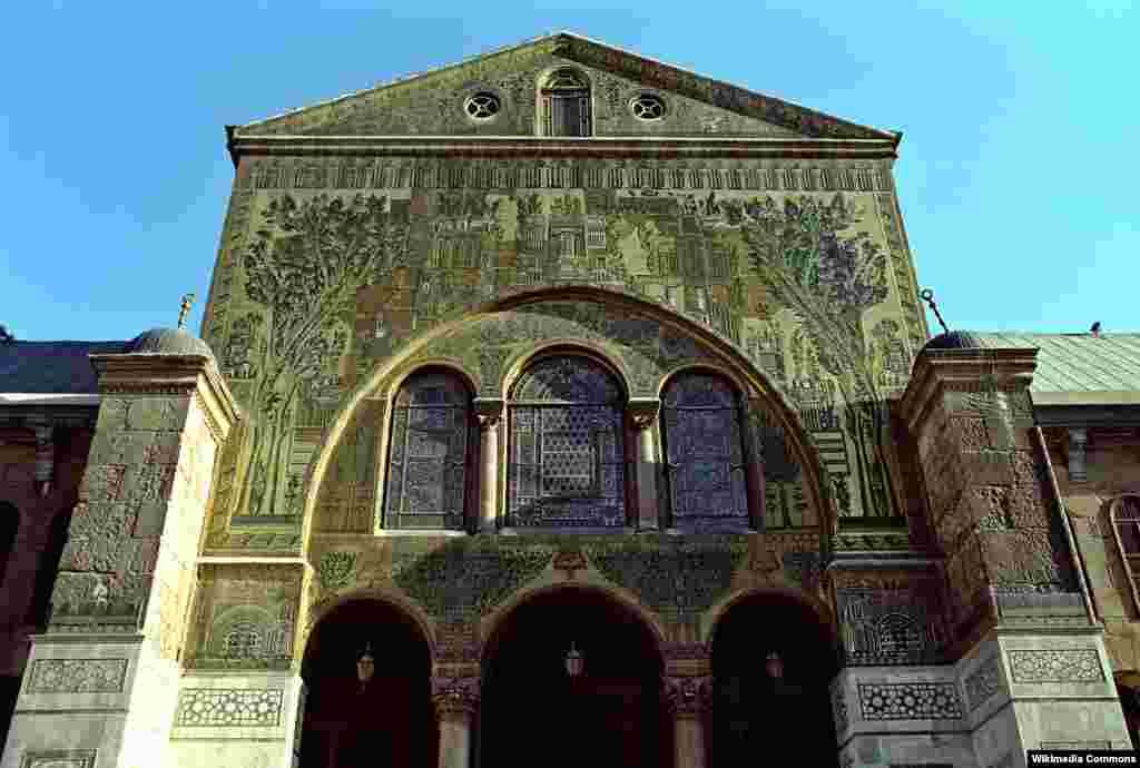Damascus's Umayyad Mosque, with a detail of the mosaic of the Eagle Dome, 2010