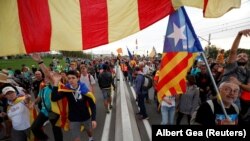Каталониядагы демонстранттар. 18-октябрь, 2019-жыл. 