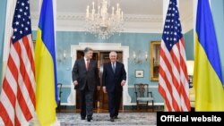 Во время визита в Вашингтон 20 июня 2017 года президент Украины Петр Порошенко встретился с госсекретарем Рексом Тиллерсоном 