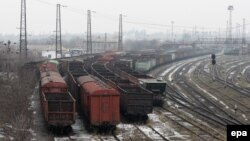 Пустые вагоны на железной дороге в Донецкой области Украины. 28 февраля 2017 года.