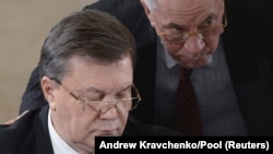Віктор Янукович (ліворуч) і Микола Азаров. Київ, грудень 2013 року