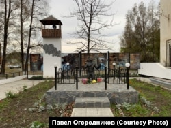 Мемориал жертвам ГУЛАГа в посёлке Устьев-Омчук