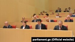 მინისტრთა კაბინეტის წევრები პარლამენტში