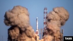 Kazakhstan -- A Proton-M carrier rocket with the British Inmarsat 5-F3 satellite launches from Baikonur Cosmodrome, August 28, 2015