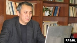 Орынбасар Куандыков, главный редактор московской газеты "Казах тили". Алматы, 6 февраля 2009 года.