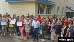 Protest al profesorilor la una din școlile filială ale Liceului „Orizont”