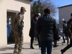 Граждане, доставленные из России в Узбекистан чартерными рейсами, содержатся на карантине в казармах и санаториях Хорезмской области.