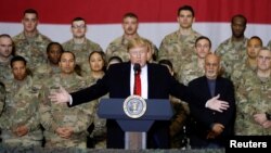 Прэзыдэнт ЗША Дональд Трамп падчас сустрэчы з амэрыканскімі вайскоўцамі ў Афганістане, лістапад 2019 году