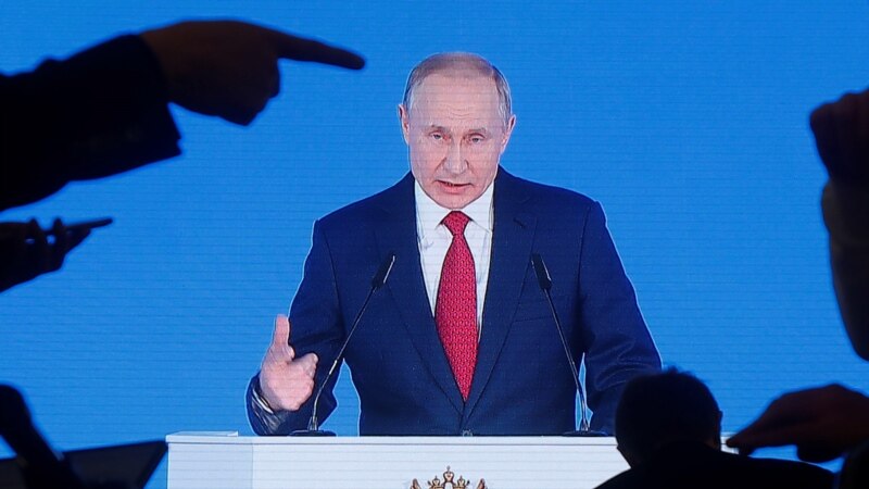 Путин парламентке президенттин айрым укуктарын берүүнү сунуштады 