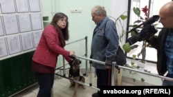 Вольга Маёрава перад судом па справе аб зборы подпісаў у абарону бадзяжных жывёлаў, які прызналі масавай акцыяй. 28 верасьня 2018 году