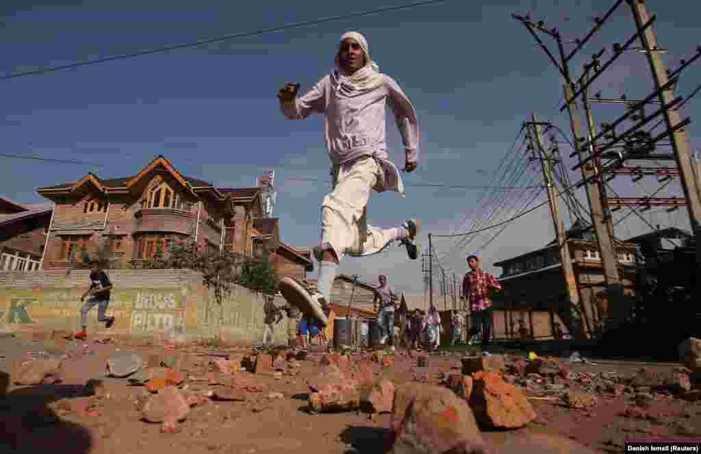 Kashmiris run for cover as Indian security forces fire tear-gas shells during clashes in Srinagar. (Reuters/Danish Ismail)&nbsp;