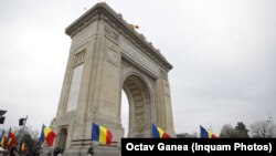 În Capitală, parada militară are loc, în mod tradițional, la Arcul de Triumf.