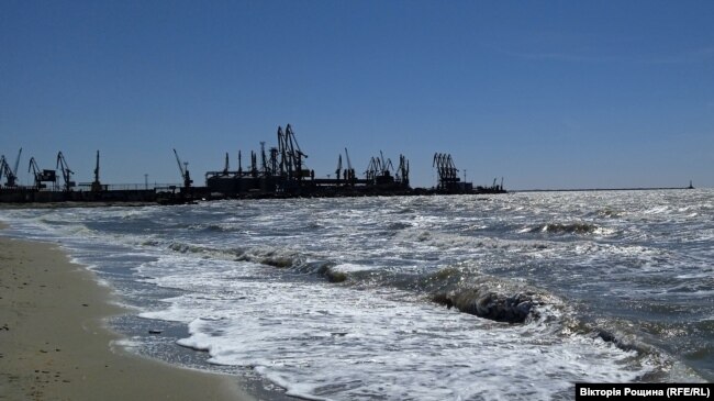 Азовське узбережжя, окупований Бердянський морской порт, 2022 рік