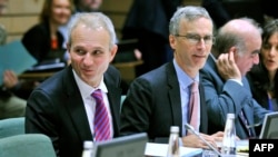 Andrew Murrison, right, Britain's Middle East minister