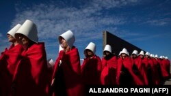 Argentinske aktivistkinje koje se zalažu za legalizaciju abortusa u Parku sećanja u Buenos Airesu