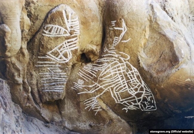 Наскельні малюнки стародавніх людей на каменях Кам’яної Могили