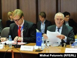 Prestavnici EU Peter Sorensen i Pier Mirell na sastanku o reformi pravosuđa, 10. novembar 2011.