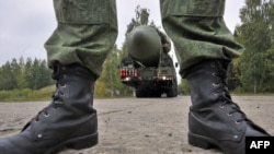 Пусковая установка термоядерной межконтинентальной баллистической ракеты РС-24 "Ярс" на базе стратегических ракетных войск недалеко от города Тейково, Фото 22 сентября 2011 года