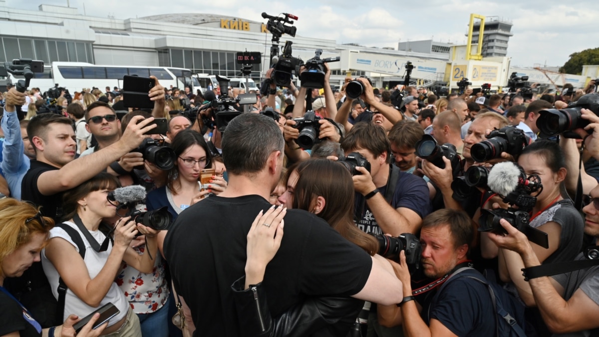 Freed Prisoners Arrive In Ukraine, Russia In Swap Hailed As 'First Step ...