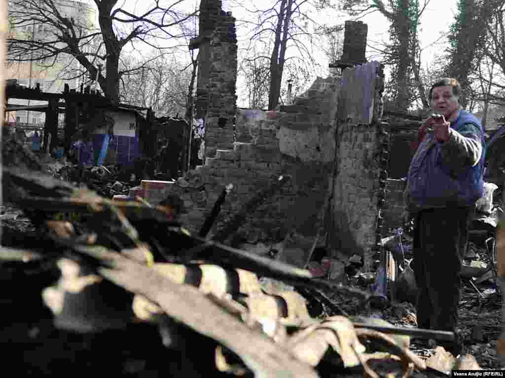 Požar u romskom naselju u Zvečanskoj ulici, privremeno je iseljeno 120 osoba, Beograd, 28.11.2011. 