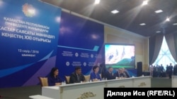 Участники встречи совета по молодежной политике при президенте Казахстана. Шымкент, 13 апреля 2018 года.