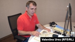 Mihai Gribincea în studioul Europei Libere