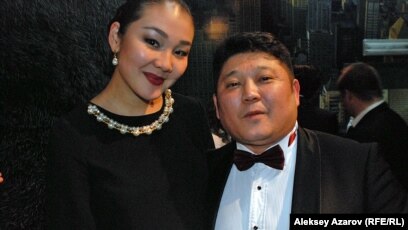 Ең эротикалық үштік секс видео Жақсы сапада күлкілі порно