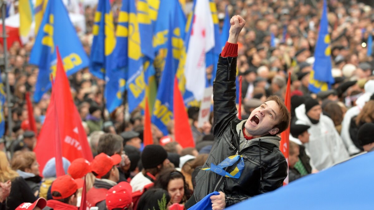 Євромайдан переростає у Єврореволюцію?