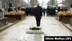 Белгија: Министерот Чарлс Мичел на комеморација за сеќавање на жртвите на терористички напади на 22 март 2016 година. 