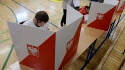 Cartea homofobiei la alegerile din Polonia și referendumul din Rusia