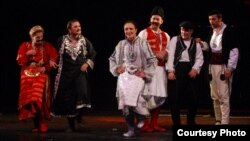 Последните Македонци, театарска претстава.