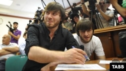 Джабраил и Ибрагим Махмудовы, предполагаемые соучастники убийства Анны Политковской, в Мосгорсуде 