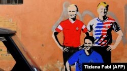 Граффити в Риме: Путин, Трамп и Конте. Снимок сделан в центре Рима 14 июня 2018