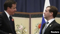 British Prime Minister David Cameron (left) meets with Russian President Dmitry Medvedev at the G20 summit in Seoul.