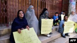 Members of the Hazara community of Shi'ite Muslims protest against the killing of Hazaras in Quetta.