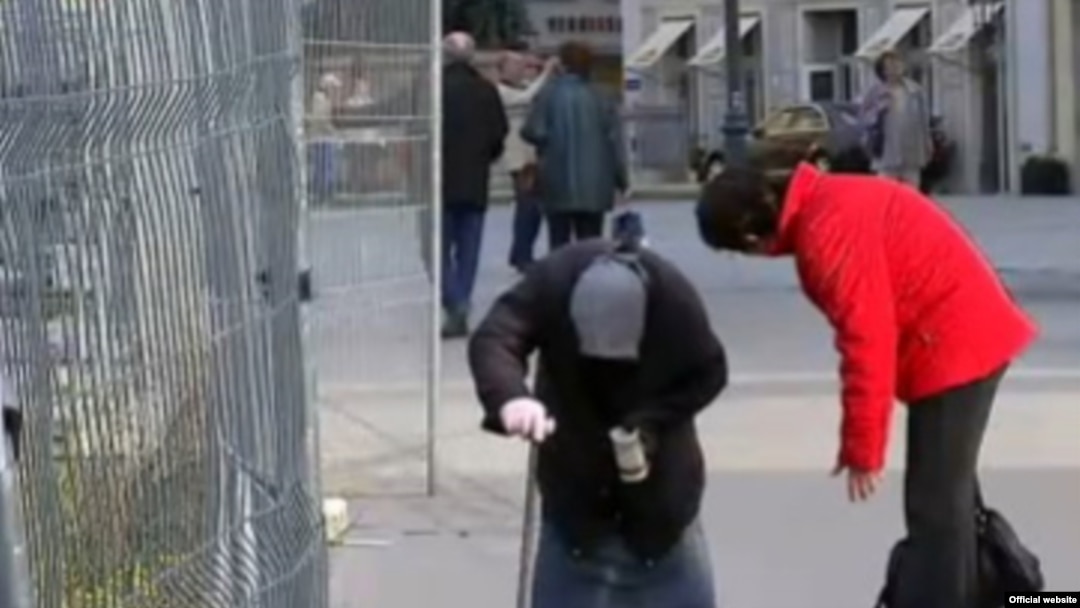  Doar de la începutul acestui an, polițiștii din Baia Mare au aplicat peste 300 de sancțiuni celor care cerșesc pe străzi.