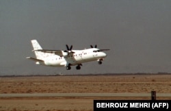 Літак Iran-140, зібраний за допомгою України в Ірані, під час першого польоту поблизу Ісфагану 7 лютого 2001 року (архівне фото)