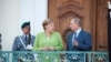 Ангела Меркель и Владимир Путин перед началом переговоров, 18 августа 2018 года