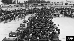 Kovčezi sa telima ubijenih izraelskih sportista na ispraćaju na aerodromu u Minhenu 1972.