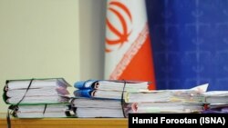تا هنوز هم بهایان در ایران به حیث اقلیت مذهبی شناخته نمی‌شوند و در برابر آنها با تبعیض و خشونت بر خورد می‌شود.