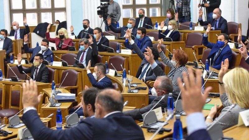 Parlamenti malazez voton sërish ligjet e kthyera nga Gjukanoviqi