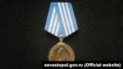 Влада Москви і Севастополя запустила загальноросійську акцію «Нахімовська стрічка»