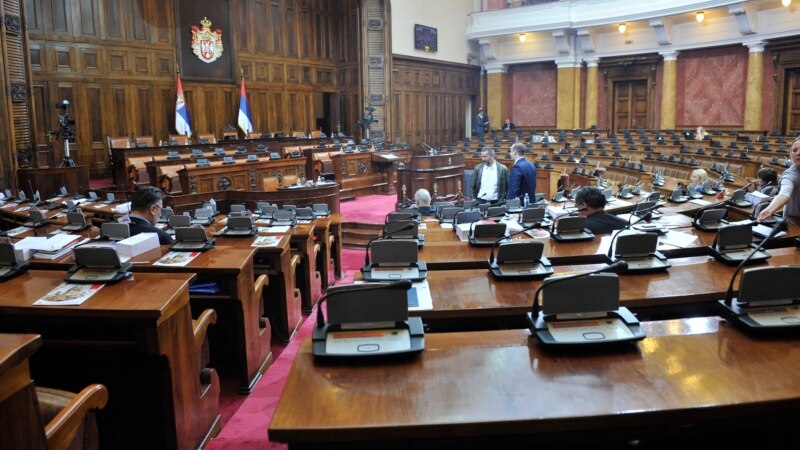Treba li opozicija u Srbiji da napusti parlament?