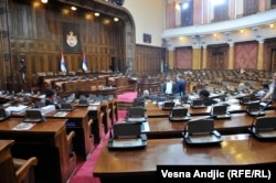 Poslanici stranaka okupljenih u opozicionom Savezu za Srbiju (SZS) počeli su 11. februara bojkot rada Skupštine Srbije
