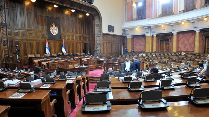 Poslanici u parlamentu Srbije raspravljaju o izboru nove Vlade