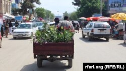 مردم در جریان کارهای روز مرۀ شان در شهر کندز