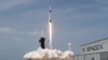 Ракета SpaceX Falcon 9 и космический корабль Crew Dragon стартуют во время полета на Международную космическую станцию. США, 30 мая 2020 года
